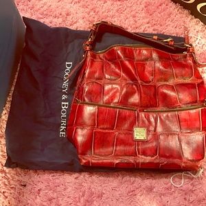 💥WEEKEND SPECIAL💥 Large red Dooney & Bourke bag