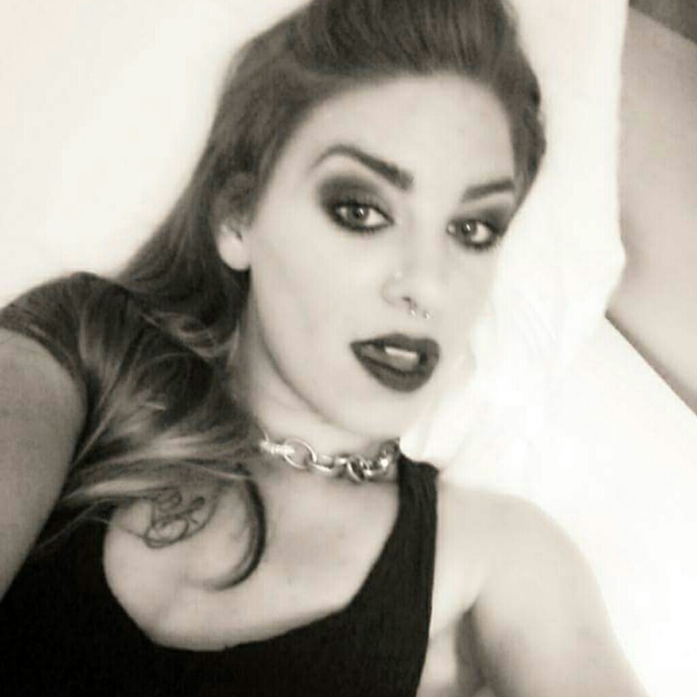 Meet your Posher, Larissa