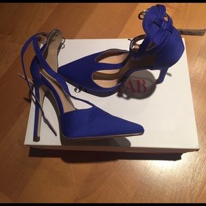 JustFab blue T- Strap pump