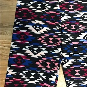 🔵Printed Boutique Leggings NWOT🔵