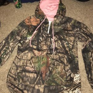 NEVER WORN MUST GO Zip up camo jacket w pink hood