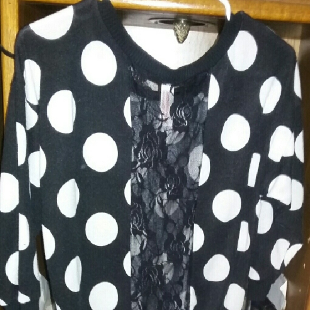 Polka dotted lace longsleeve
