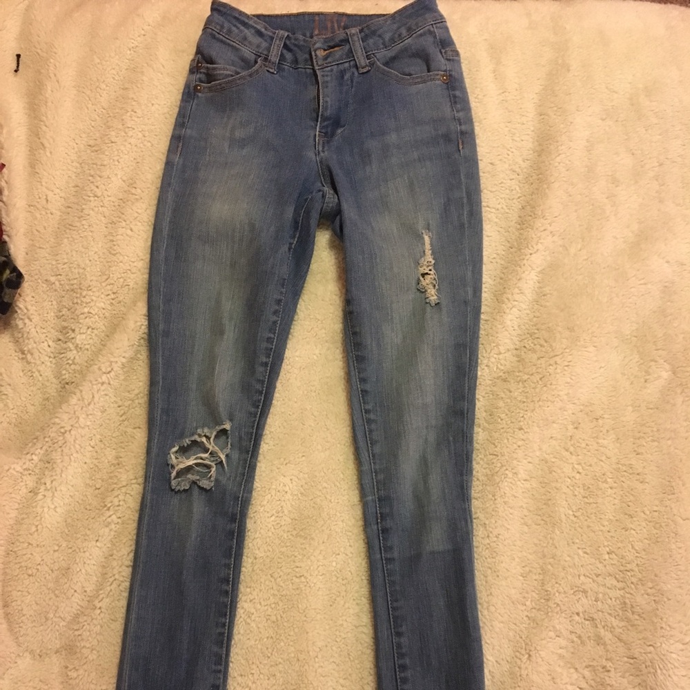 Distressed jeggings