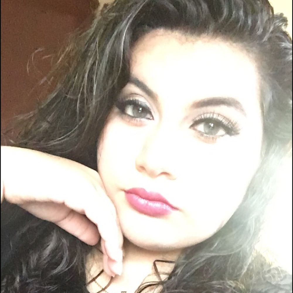 Meet your Posher, Adriana