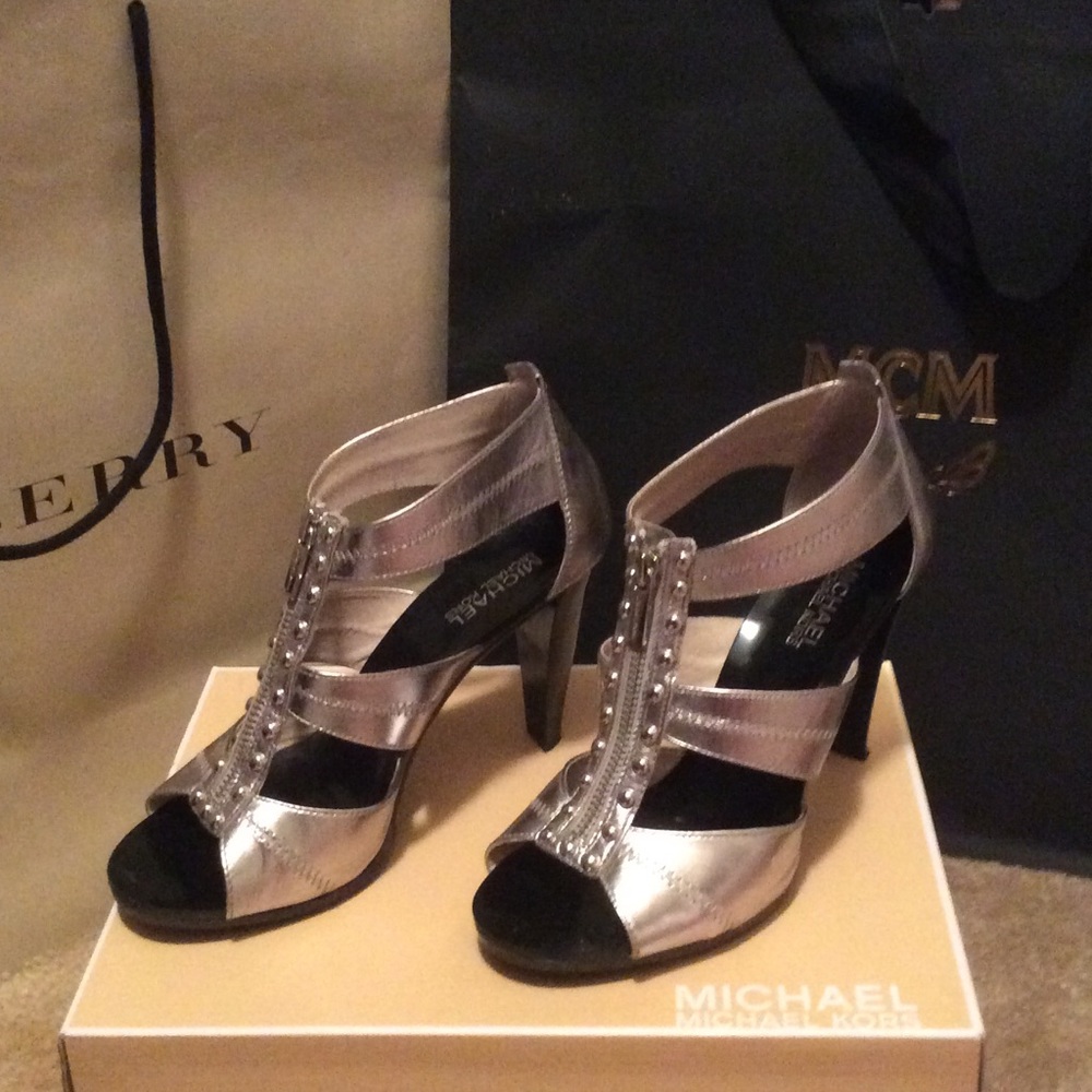 Gorgeous Michael Kors heels 👠