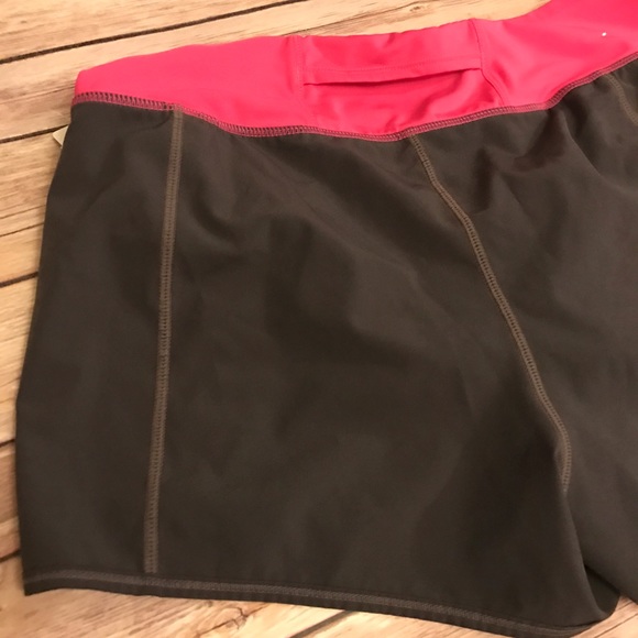 Large Reebok pink and gray running shorts - Picture 3 of 4