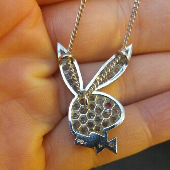 Playmate of the year necklace - Picture 3 of 4