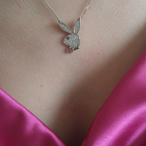 Playmate of the year necklace - Picture 4 of 4