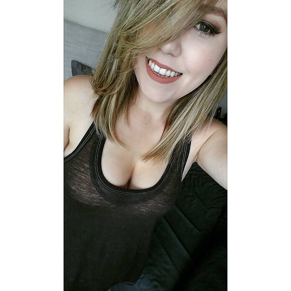 Meet your Posher, Colleen - Picture 1 of 1