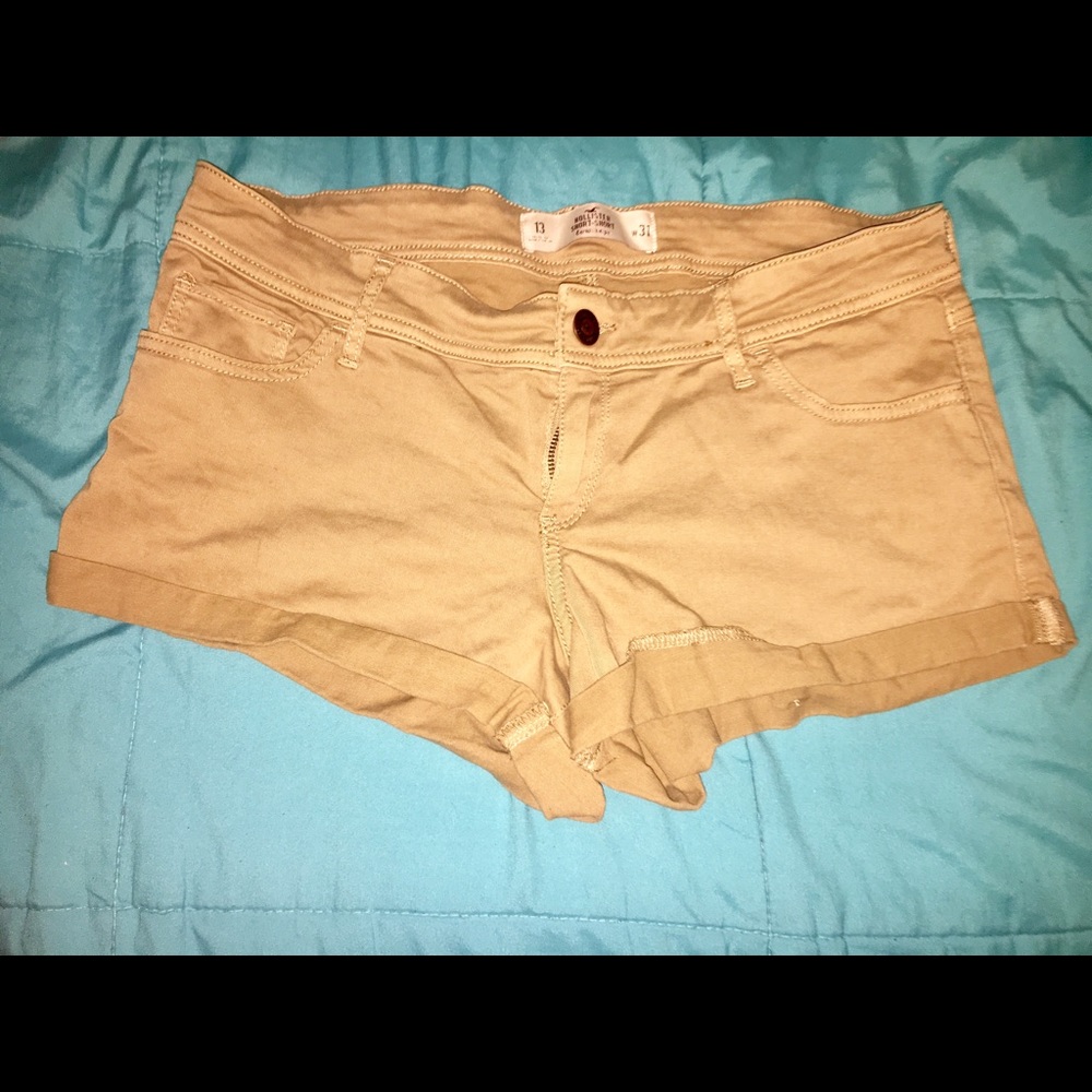 Hollister Short-Short.
