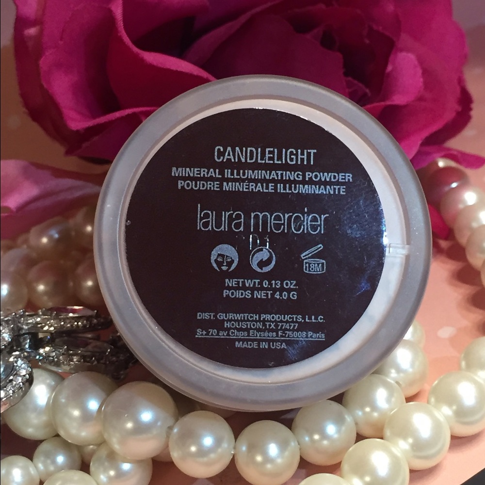 Laura Mercier Illuminating Powder: Candlelight!