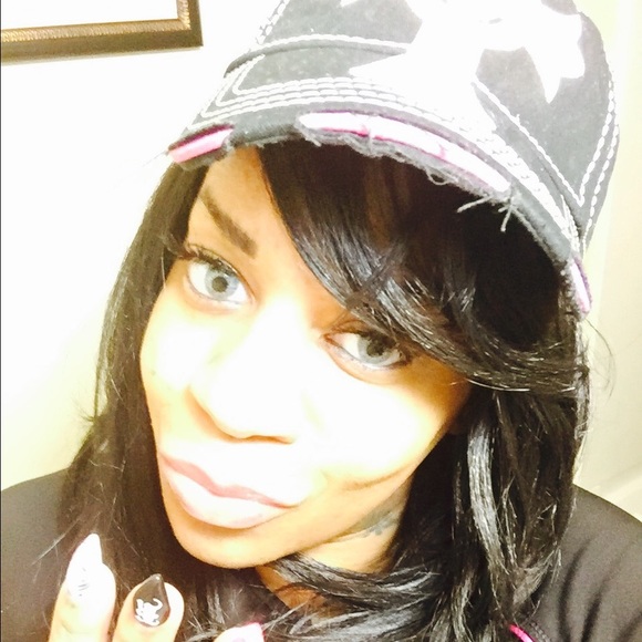 Shoes, bags w/ wallets. clothes are my addiction! - Picture 2 of 3