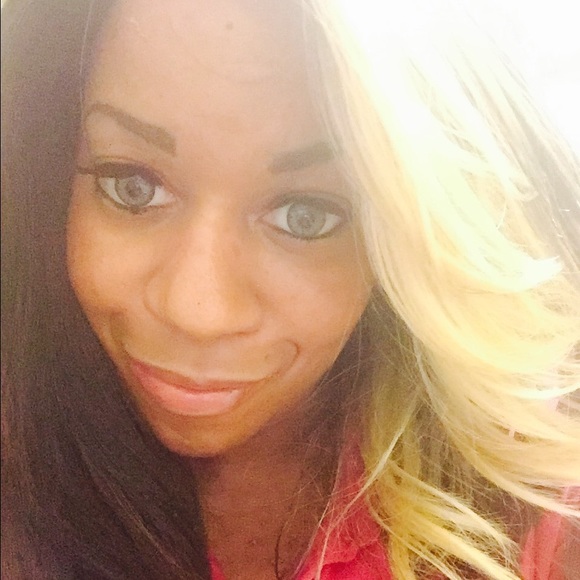 Shoes, bags w/ wallets. clothes are my addiction! - Picture 3 of 3