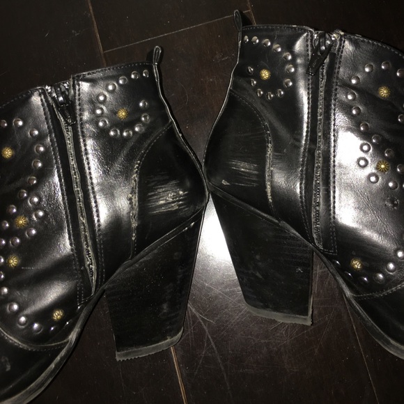 SOLD❌ Studded Booties - Picture 3 of 3