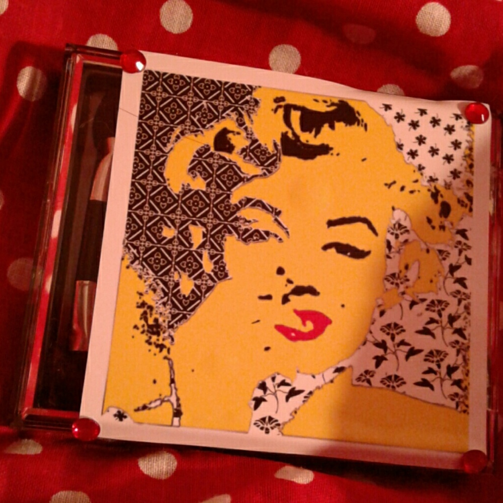 Marilyn Monoe eyeshadow compact