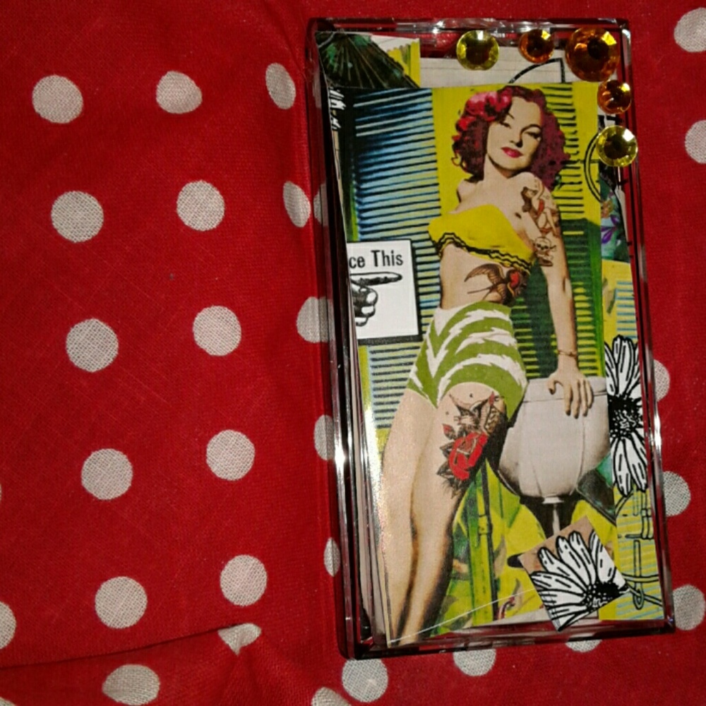 Super Cute Vintage girl compact