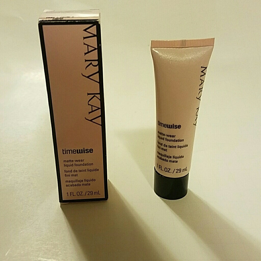 Mary Kay Matte-Wear Liquid Foundation Ivory 3