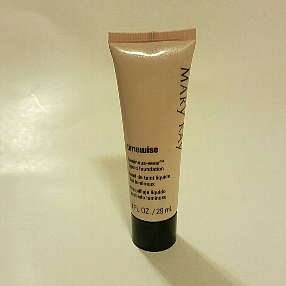 Mary Kay Luminous-Wear Liquid Foundation Ivory 5