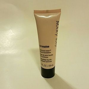 Mary Kay Luminous-Wear Liquid Foundation Ivory 5