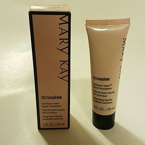 Mary Kay Luminous-Wear Liquid Foundation Ivory 2