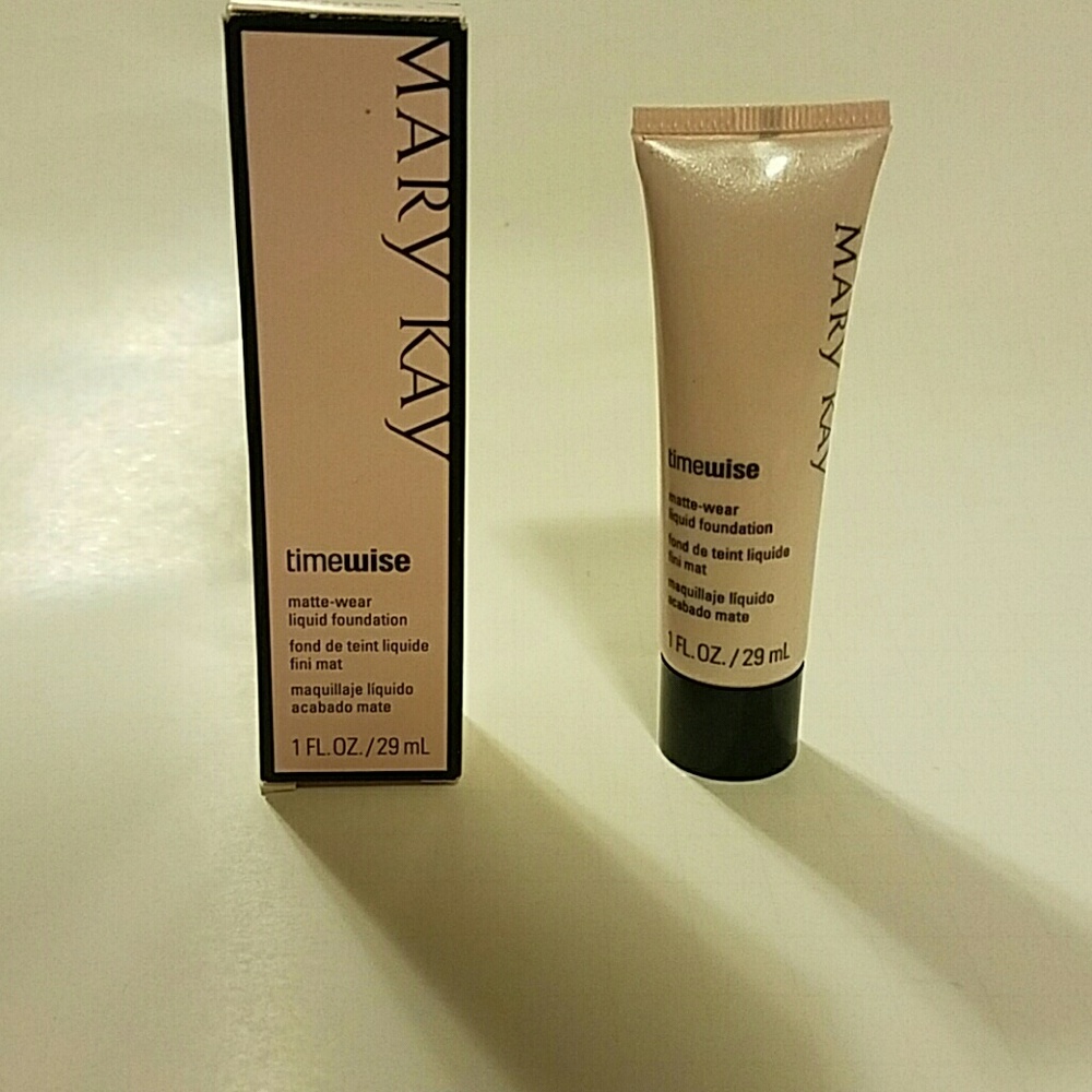 Mary Kay Matte-Wear Liquid Foundation Ivory 4