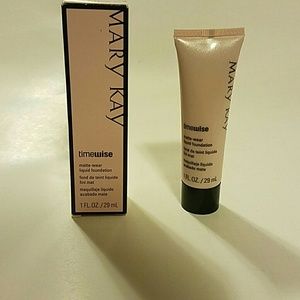 Mary Kay Matte-Wear Liquid Foundation Ivory 4
