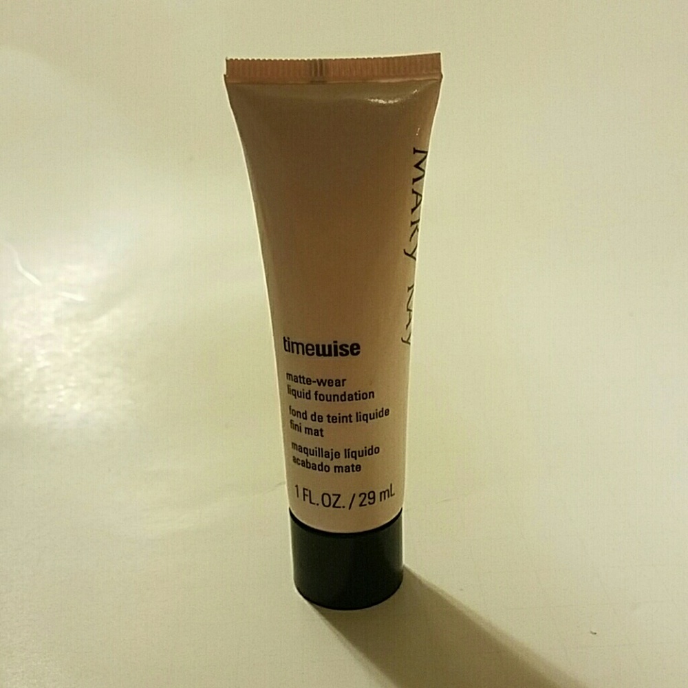 Mary Kay Matte-Wear Liquid Foundation Ivory 7