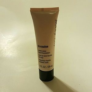Mary Kay Matte-Wear Liquid Foundation Ivory 7