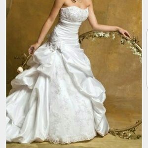 Wedding dress brand new