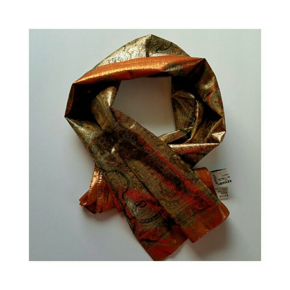 Oscar de la Renta Accessories - FLASH OSCAR DE LA RENTA BEAUTIFUL SCARF NWOT