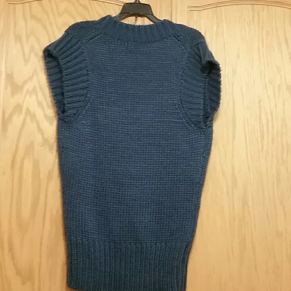 GAP Sweater - Picture 2 of 2