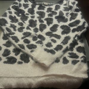 Beautiful leopard print sweater