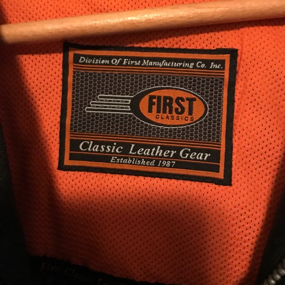 First Classics Women's leather jacket - Picture 2 of 4