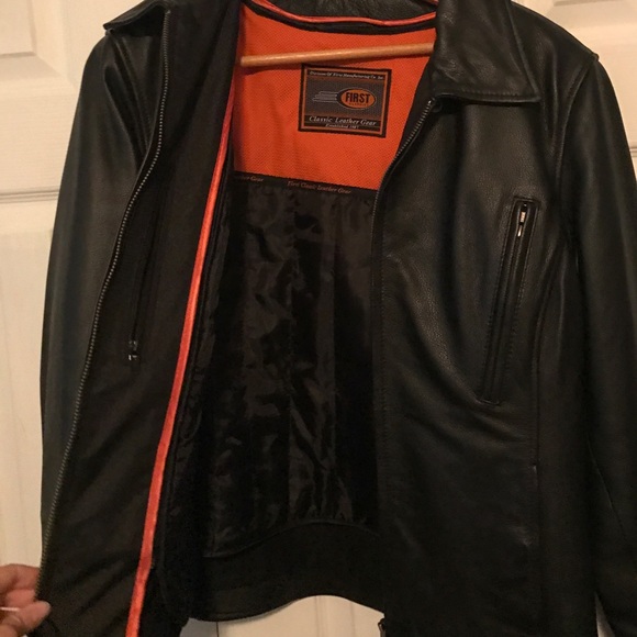 First Classics Women's leather jacket - Picture 3 of 4