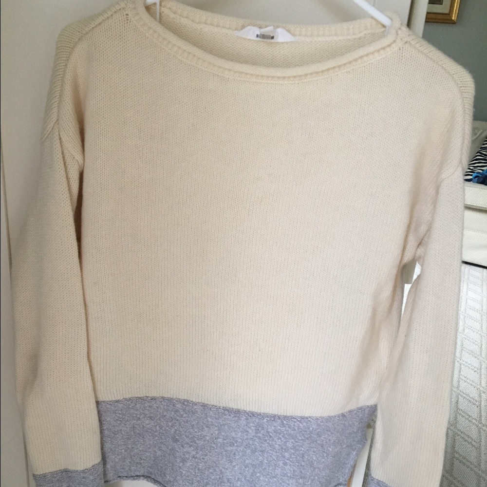 Athleta gray and cream color block sweater
