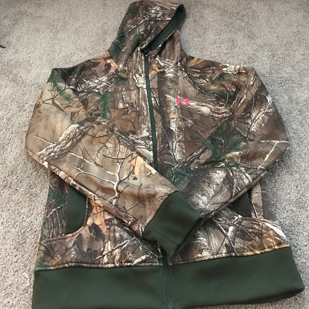 Camouflage underarmour cold gear sweatshirt