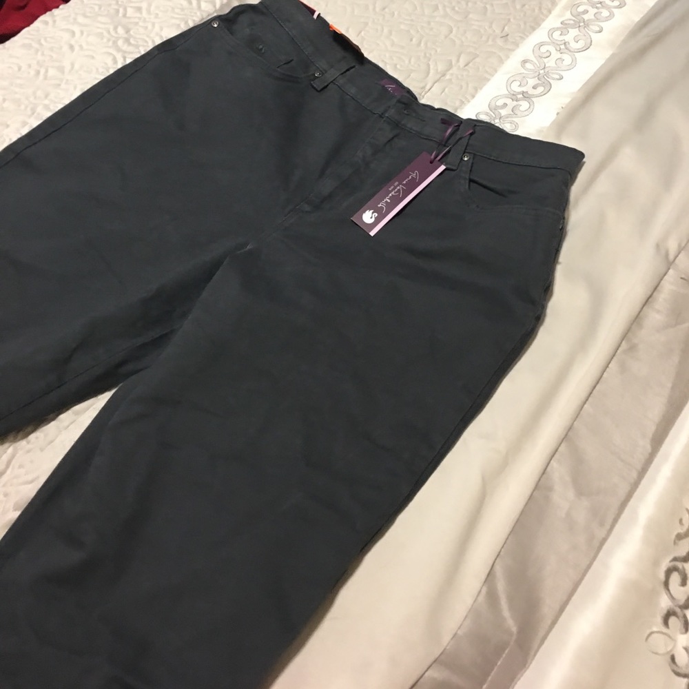 Gray Gloria Vanderbilt jeans with tapered leg