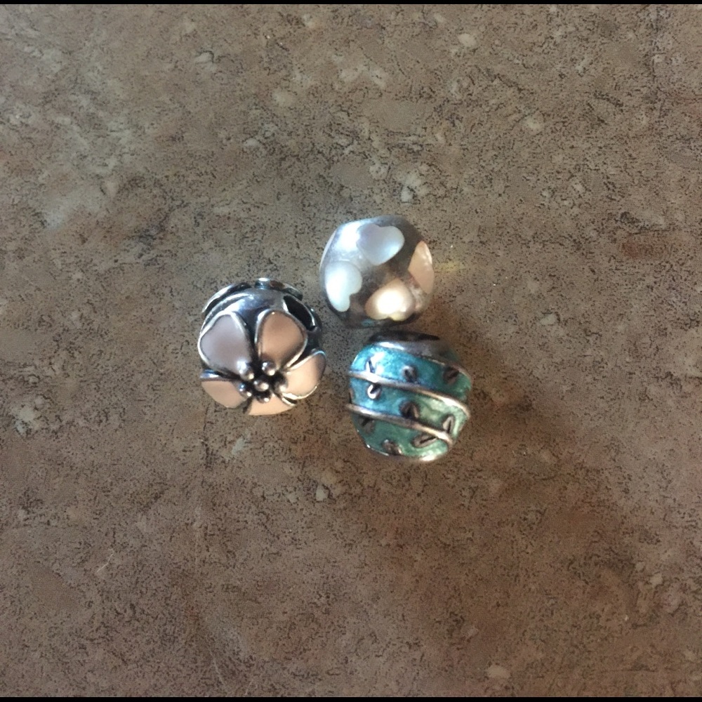 Pandora charms (3)