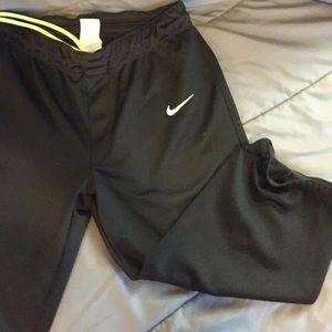 NIKE Capris- Medium - Black - Active - Fastpitch