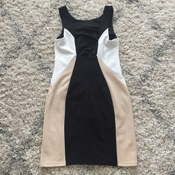 Color-block Dress - Picture 3 of 4