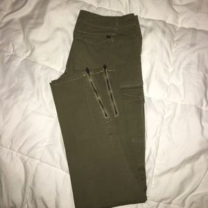 Guess olive cargo skinny pants