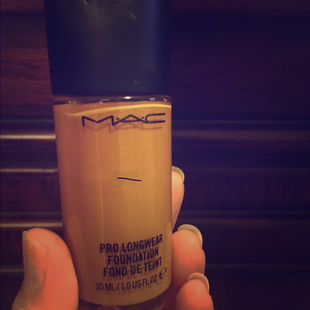 MAC Foundation pro longwear foundation NW43