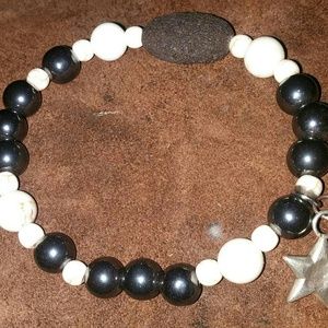 Elastic beaded bracelet