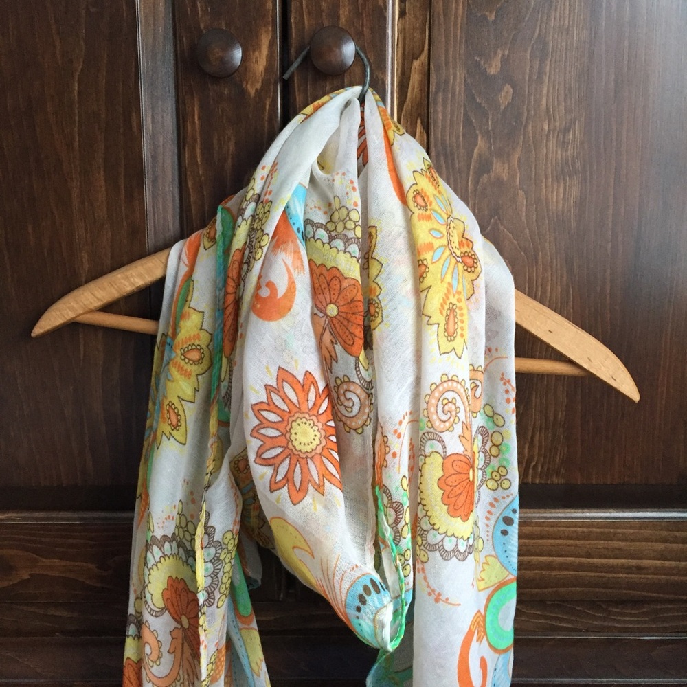 Spring scarf - Picture 2 of 2