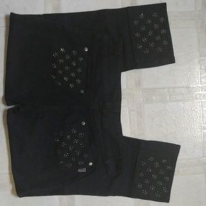 NWOT, Capri  black decorative jeans