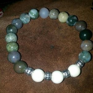 Elastic beaded bracelet