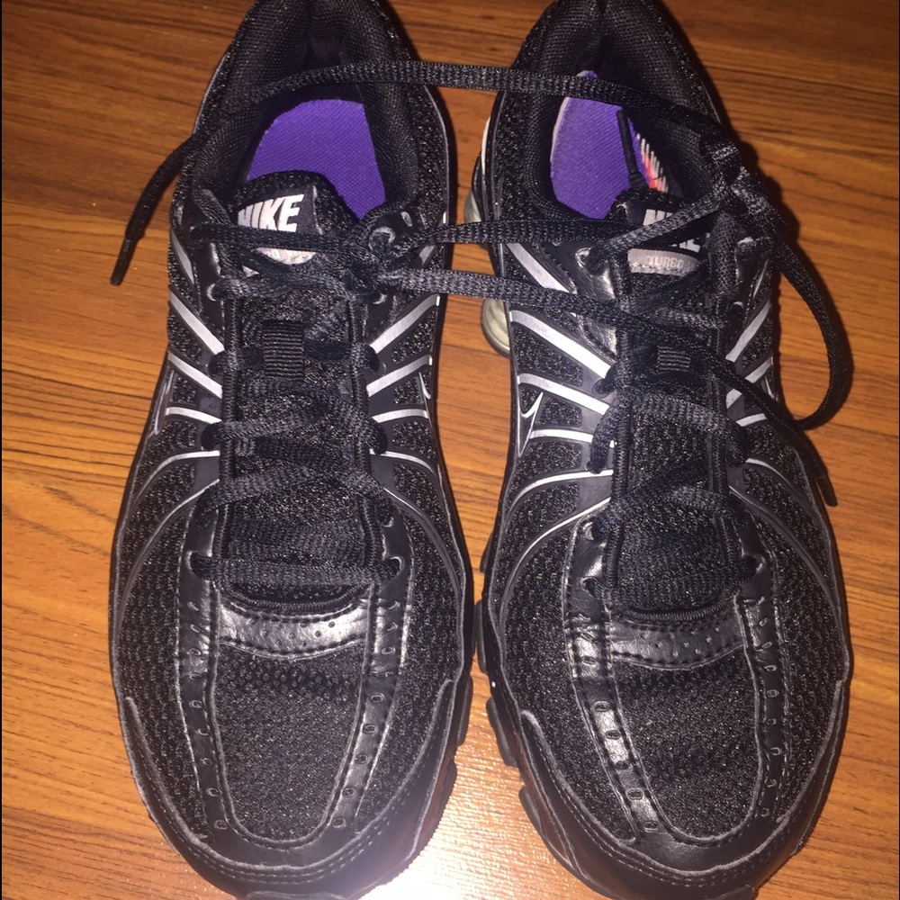 Black Nikes in size 5 1/2