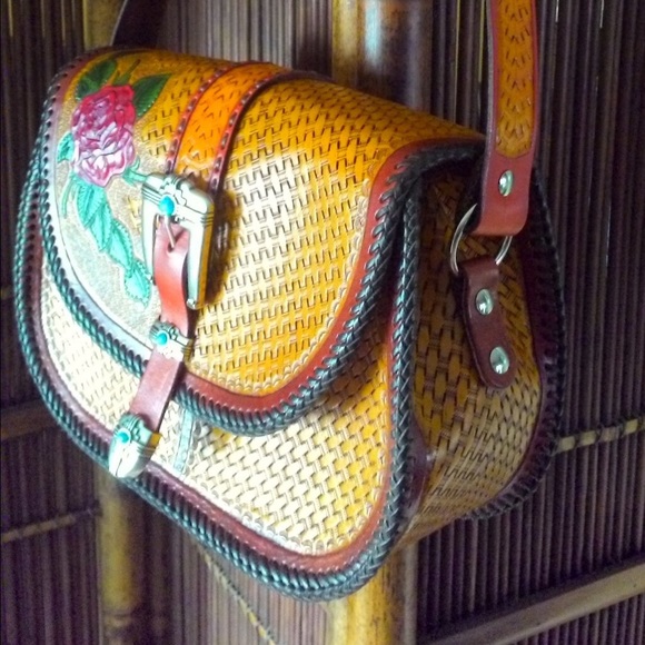 Rosebud Swallow Leather Purse - Picture 3 of 4