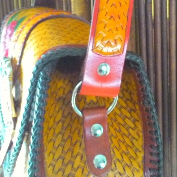 Rosebud Swallow Leather Purse - Picture 4 of 4