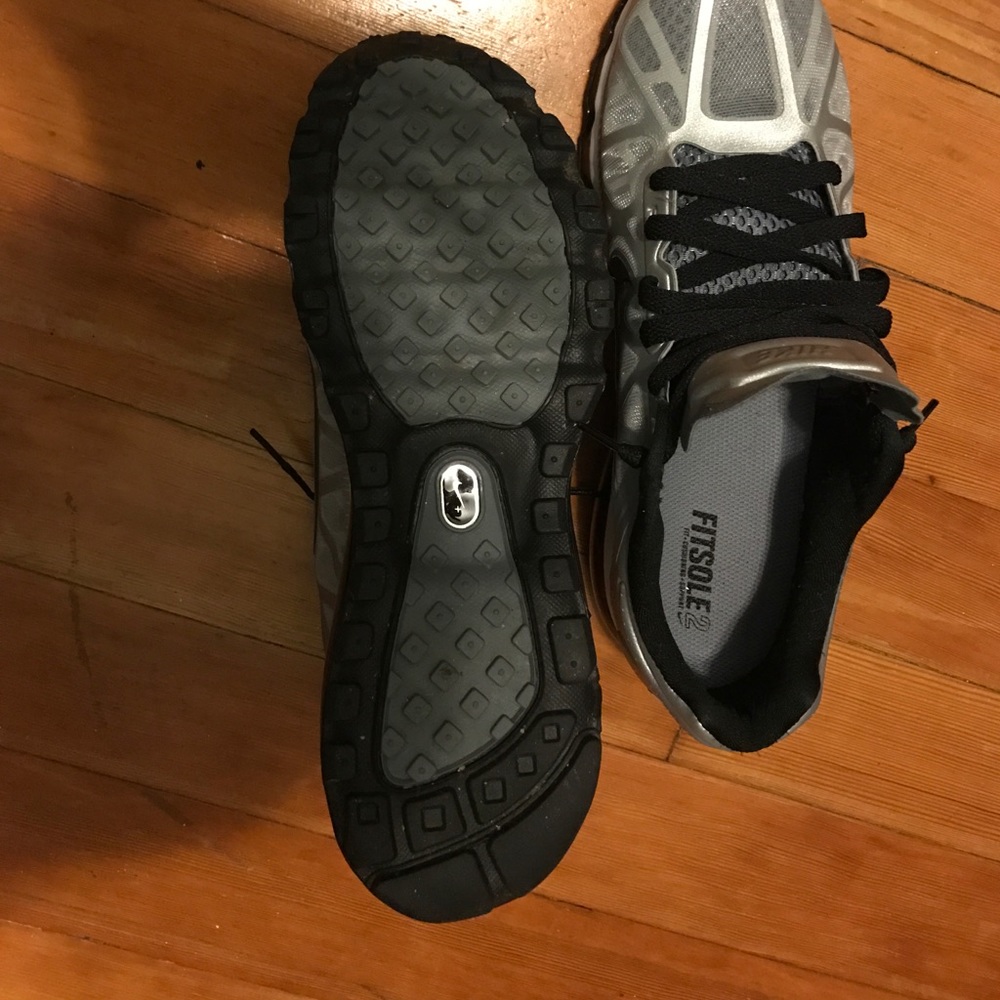 Airmax never worn outside - Picture 2 of 2